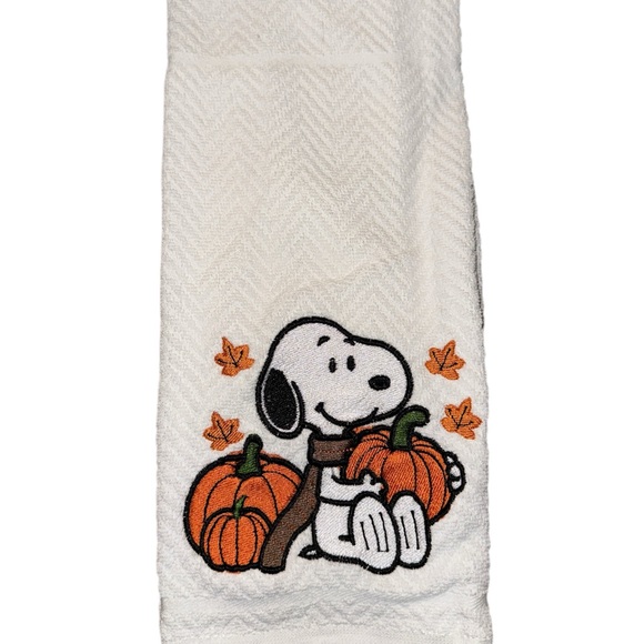 Peanuts Snoopy Holiday and Fall Kitchen Towels NWOT - Picture 2 of 4